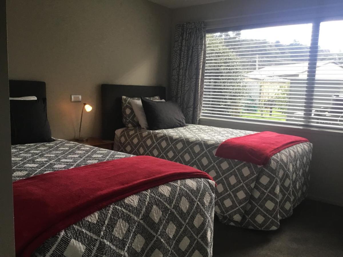 Bay Breeze Accommodation Cooks Beach Bagian luar foto