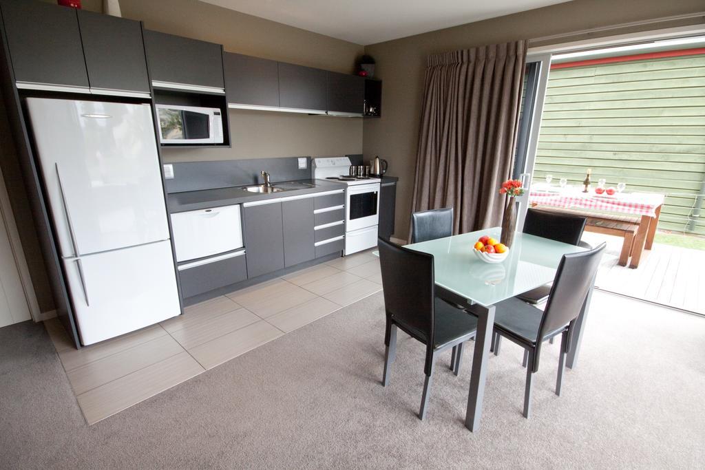 Bay Breeze Accommodation Cooks Beach Bagian luar foto