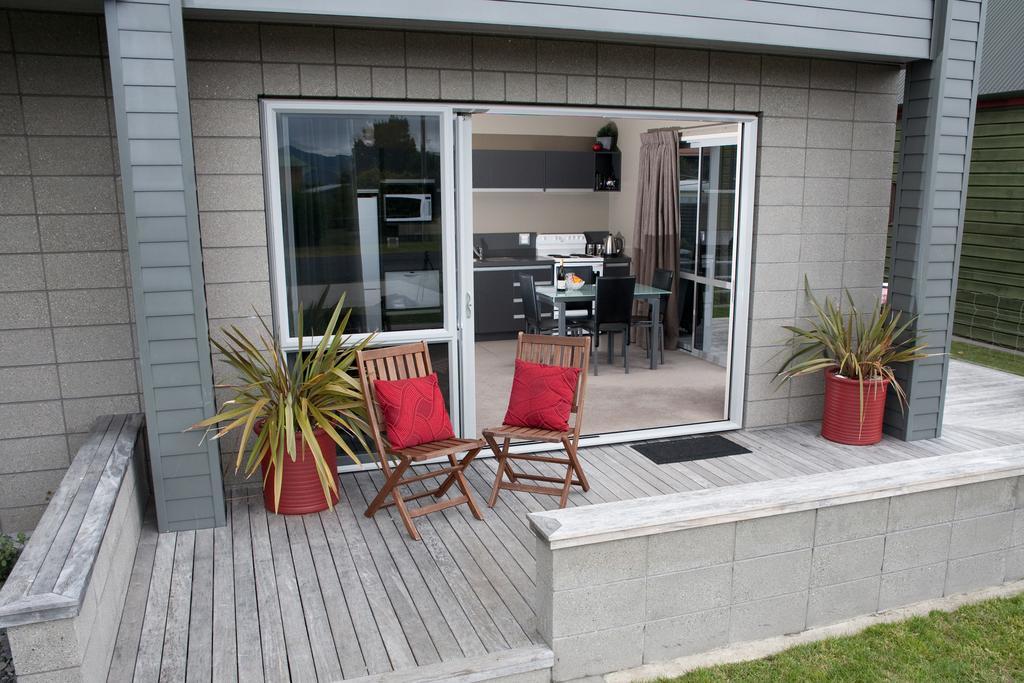 Bay Breeze Accommodation Cooks Beach Bagian luar foto